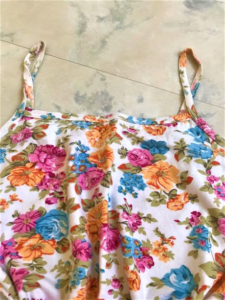 Kvetované tielko, m