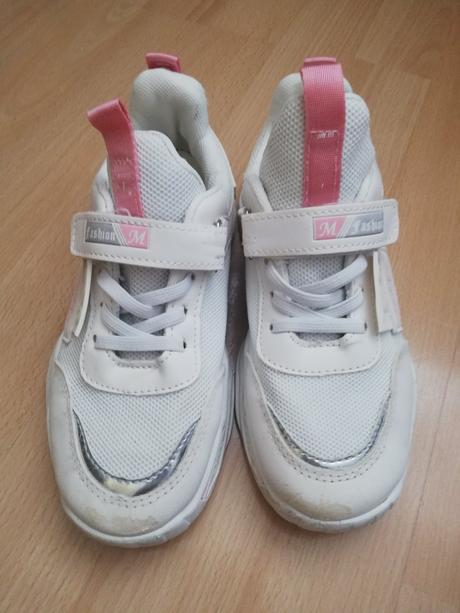 Dievcenske botasky, 33