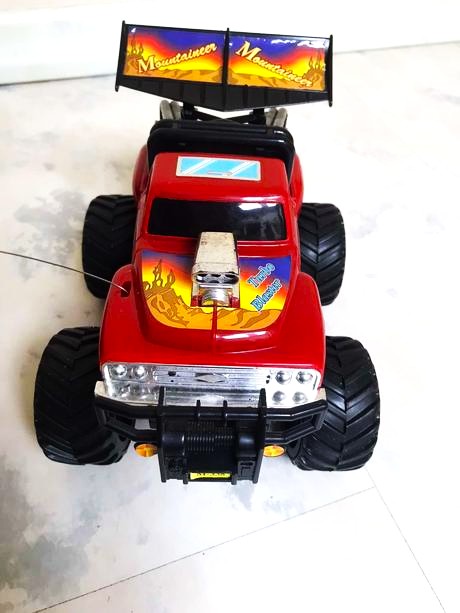 Starý veľký retro jeep / 2 ks,