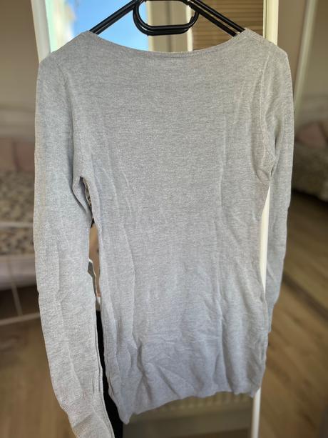 Sive sede svetrikove šaty s dlhym rukavom, s