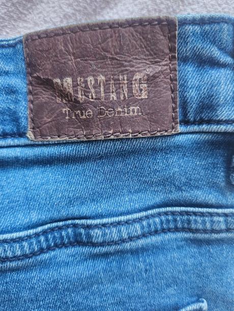 Mustang kratasy bermudy, mustang,l