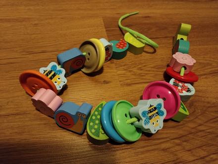 Prevliekacie gombíky a goralky,