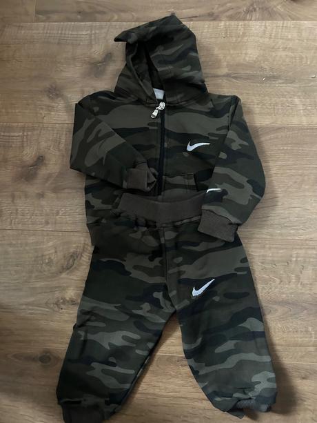 Tepláková súprava, 74