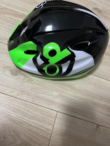 Prilba 2x pouzita v top stave, xs