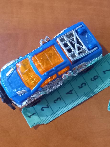 Autíčko zuru metal machines,