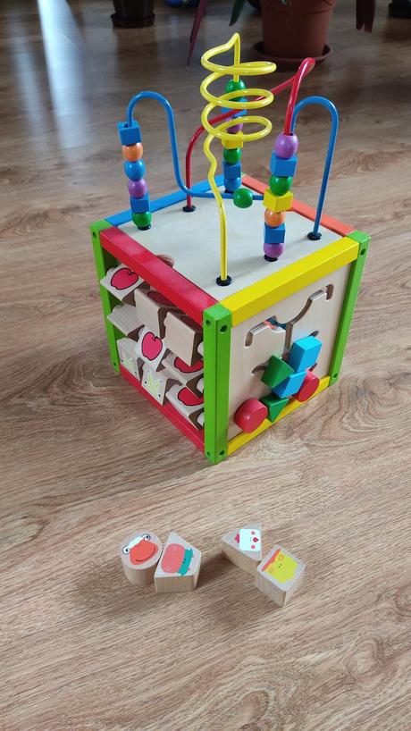 Hracia kocka jouéco, 