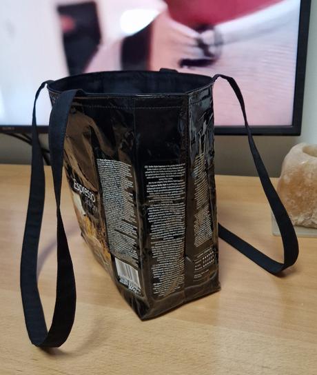 Taška z obalu od kávy tchibo,