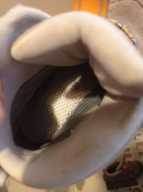 Turisticke kotnikove topanky, 32