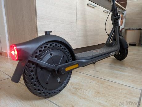 Elektricka kolobezka ninebot f2 kickscooter, 