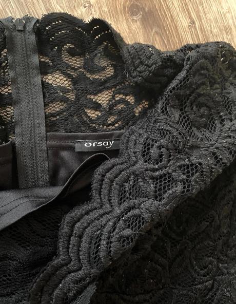 Krásne dámske čipkované šaty s odhalenými ramenami, orsay,l