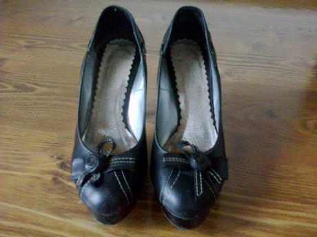 Čierne lodičky, 38