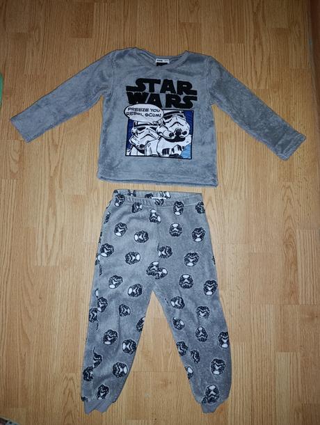 Teple pyzamo star wars 104, sinsay,104