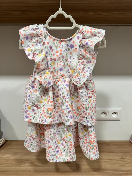 Dievčenské šaty, 92