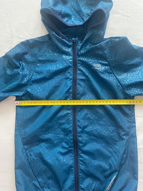 Vetruodolná bunda, decathlon,128