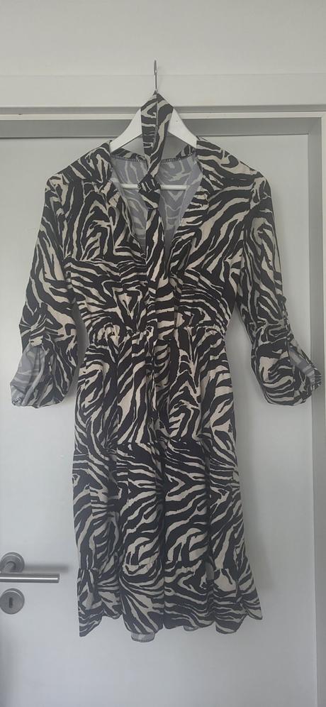 Dámske vzorované šaty, 