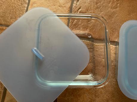 Tri sklenené dozy na potraviny,