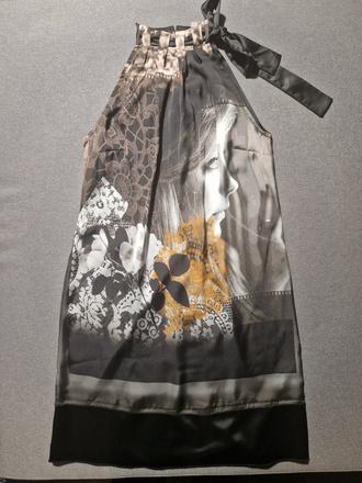 Saténové zaujímavé šaty, s