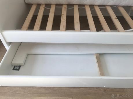 Drevená posteľ s matracom 90x180 - cena dohodou, šírka (cm): 90,dĺžka (cm): 180