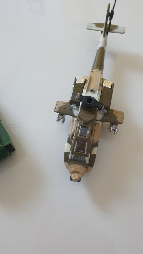 Kovové vojenské hračky,