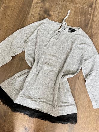 Dámsky sivý sveter s čipkou a viazaním na chrbte, reserved,s