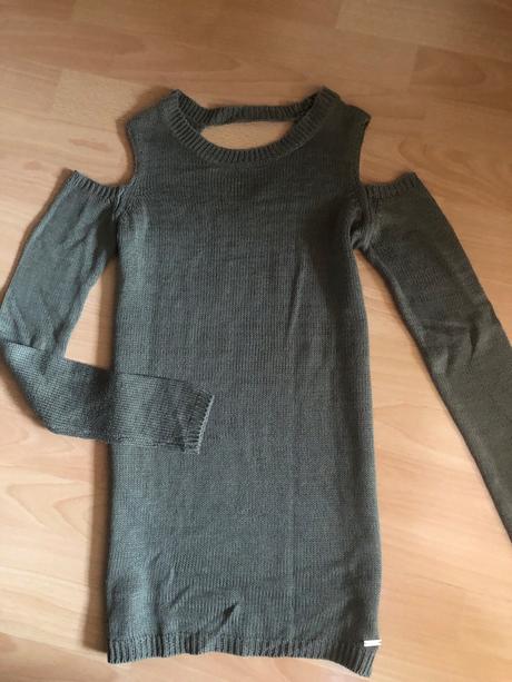 Pulover s odhalenymi ramenami, mohito,s