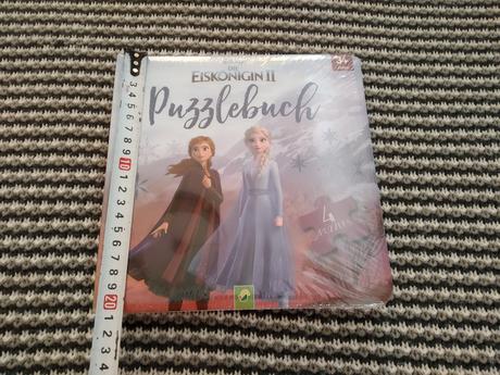 Nová frozen puzzle kniha,
