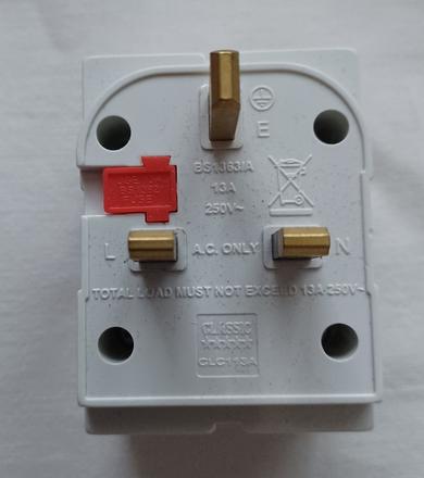 Redukcia power adapter uk-eu,