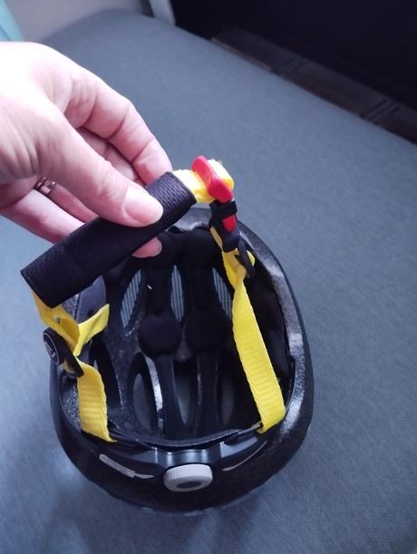 Prilba na bicykel, s