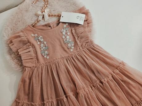 Krásne dievčenské tylové šaty, 80