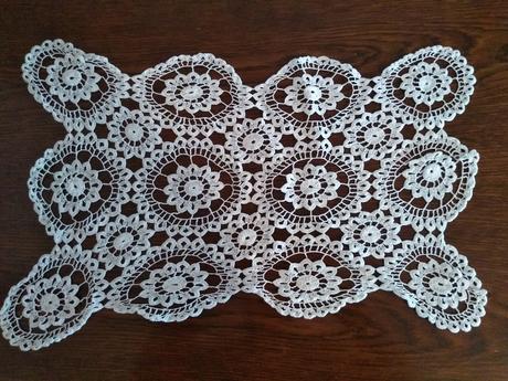 Háčkovaný obrus kvietky 1,