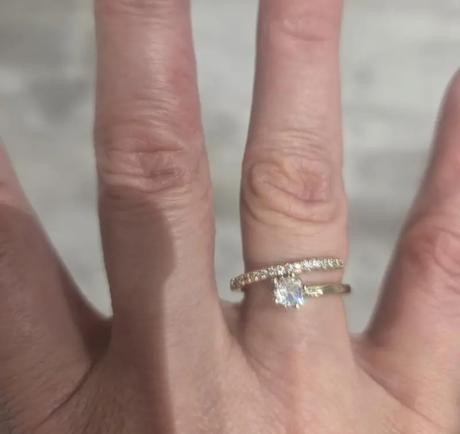 Dámsky elegantný prsteň, 