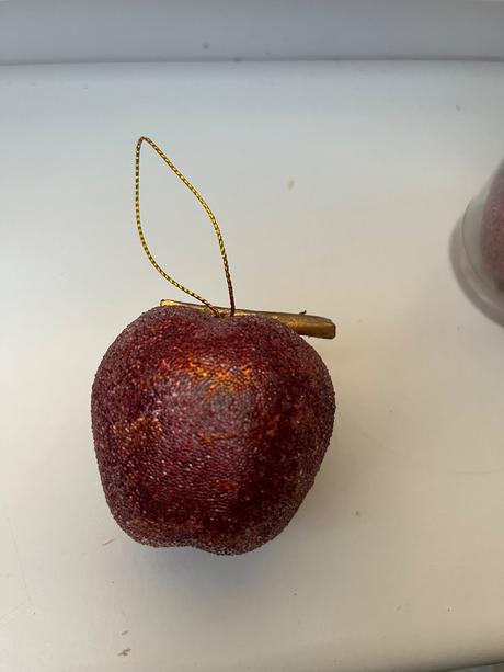 Jablčka na stromcek,