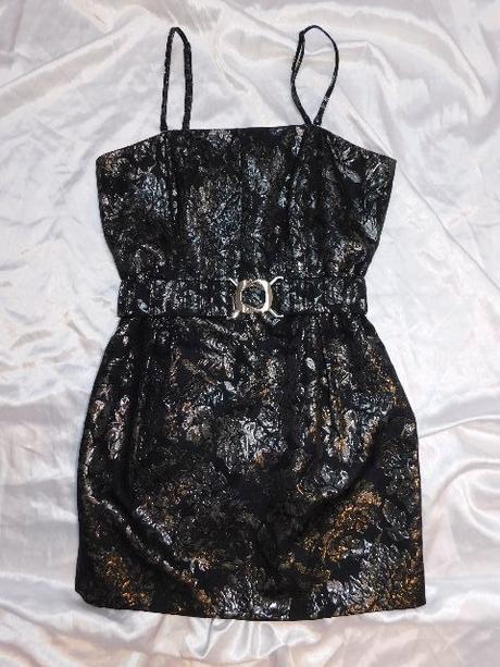 Pekne slavnostne saty, 38