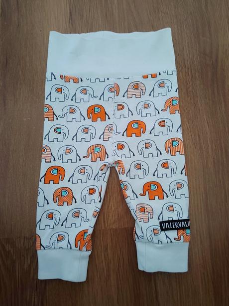 Tenké tepláčiky, 56