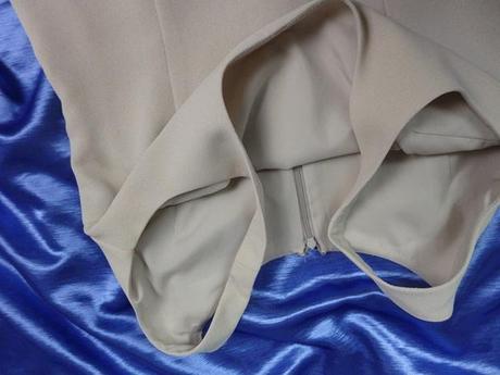 Luxusné béžové šaty, 40