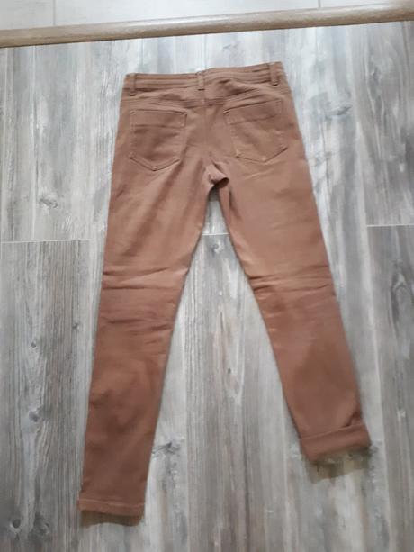 Hnedé dievčenské rifle, 158