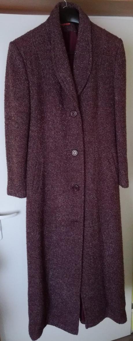 Vlnený kabát z dielne módnej návrhárky, 42