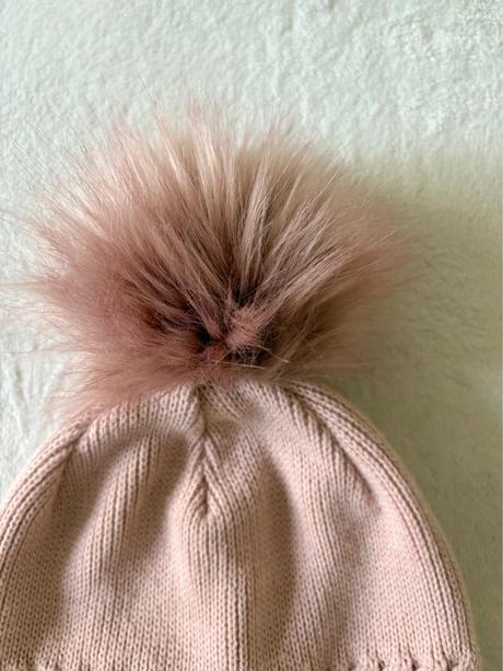 Dámska ružová pletená čiapka s brmbolcom, 