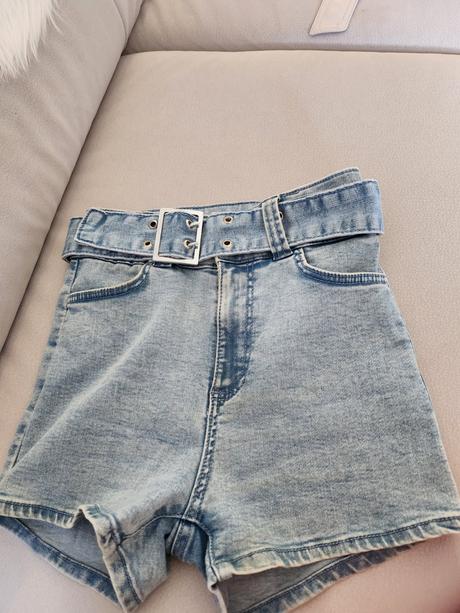 Dámske kraťase č. 34, bershka,34