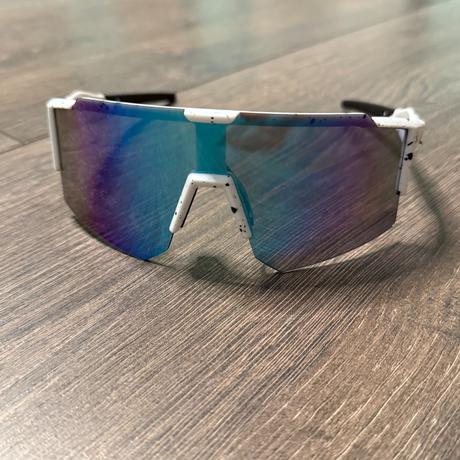 Športové slnečné okuliare,