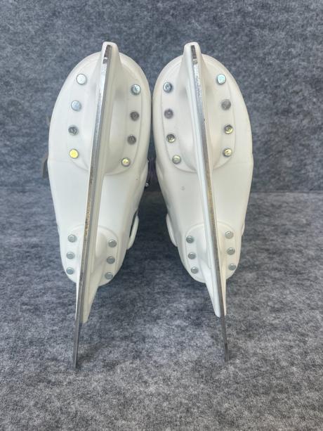 Predám korčule nastavovacie, 32