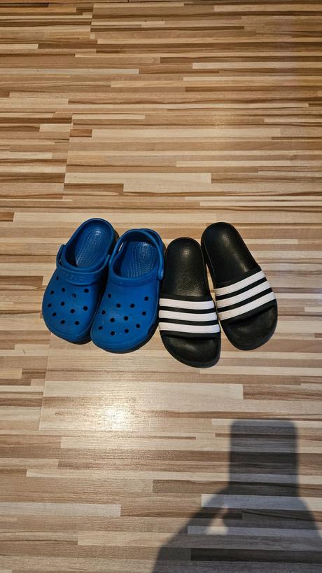 Balik slapiek crocs a adidas v.29, 29