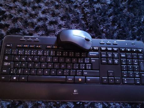 Bezdrotova klavesnica a myš logitech, 