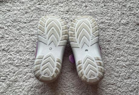 Fialové papuče, 25, 25