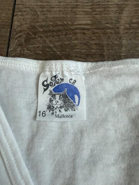 Biele tričko so strapcami, s