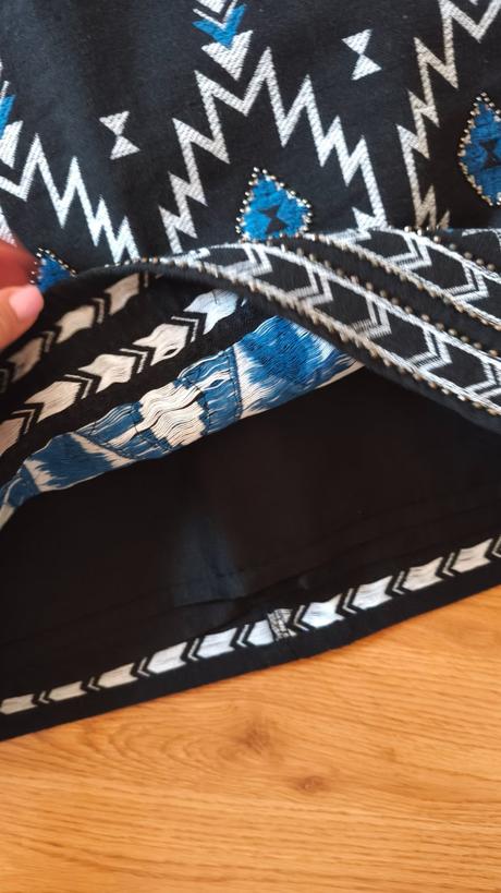 Čierna sukňa s modrými vzormi 38, h&m,m