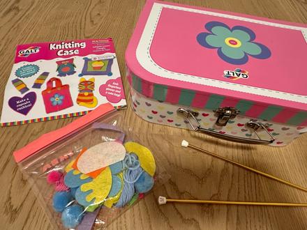 Sada na pletenie - kufrík,