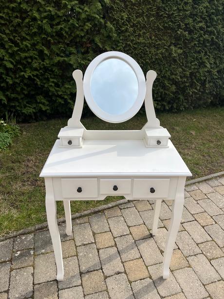 Kozmetický stolík, 