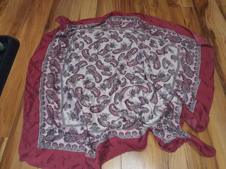 Krásna jemná šatka na krk vacsia,