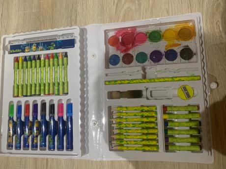 Pastelky mimon a ine,